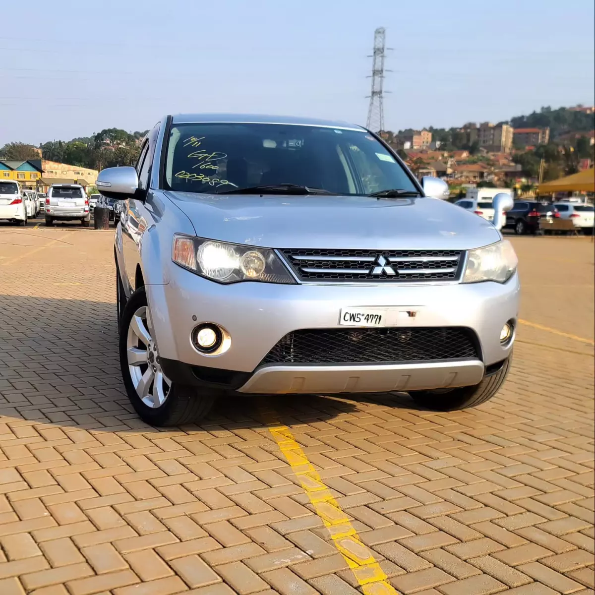 Mitsubishi OUTLANDER   - 2012