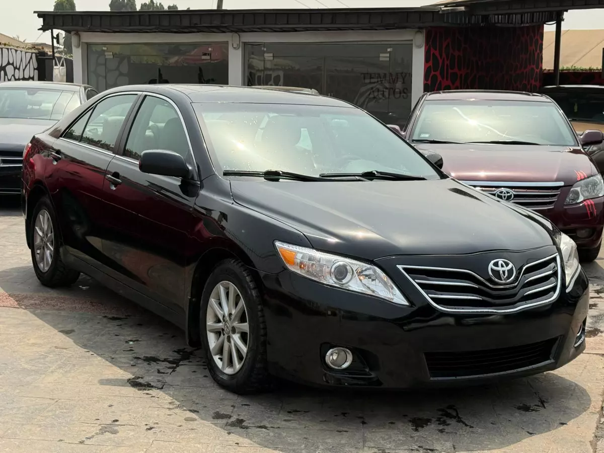 Toyota Camry   - 2011