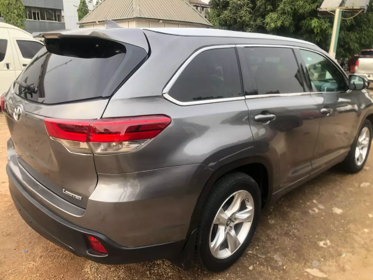 Toyota Highlander   - 2019