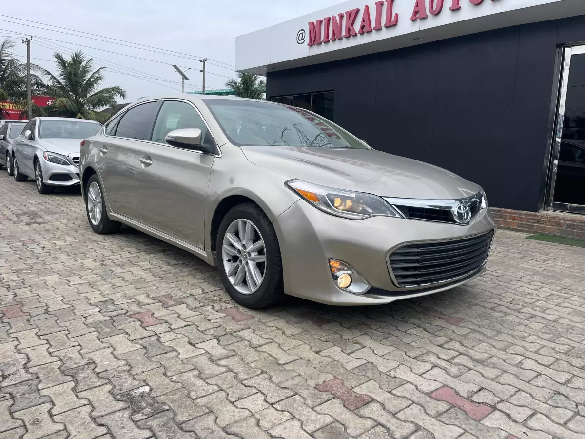 Toyota Avalon   - 2014