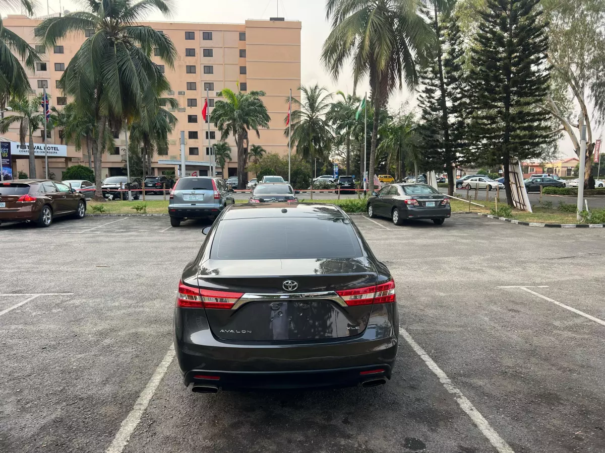 Toyota Avalon   - 2015