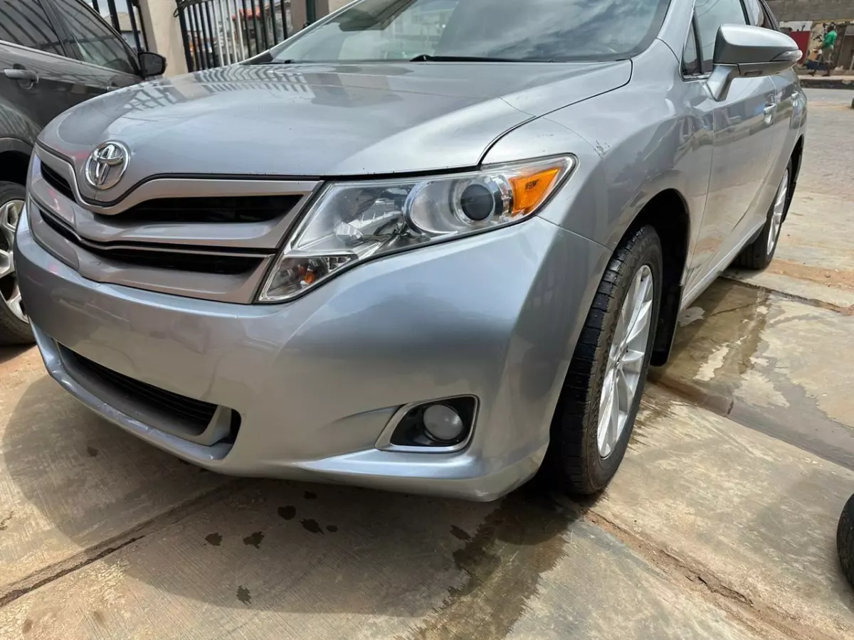 Toyota Venza   - 2015