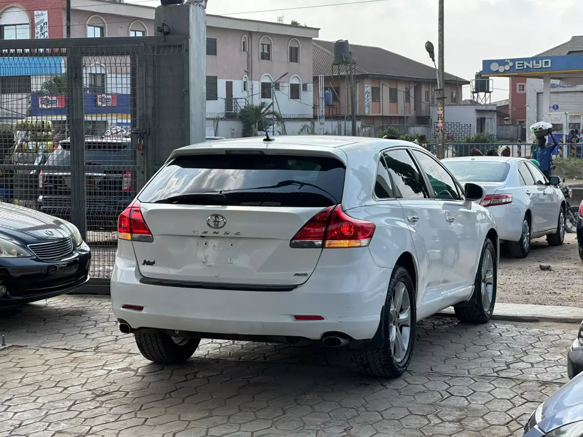 Toyota Venza   - 2011