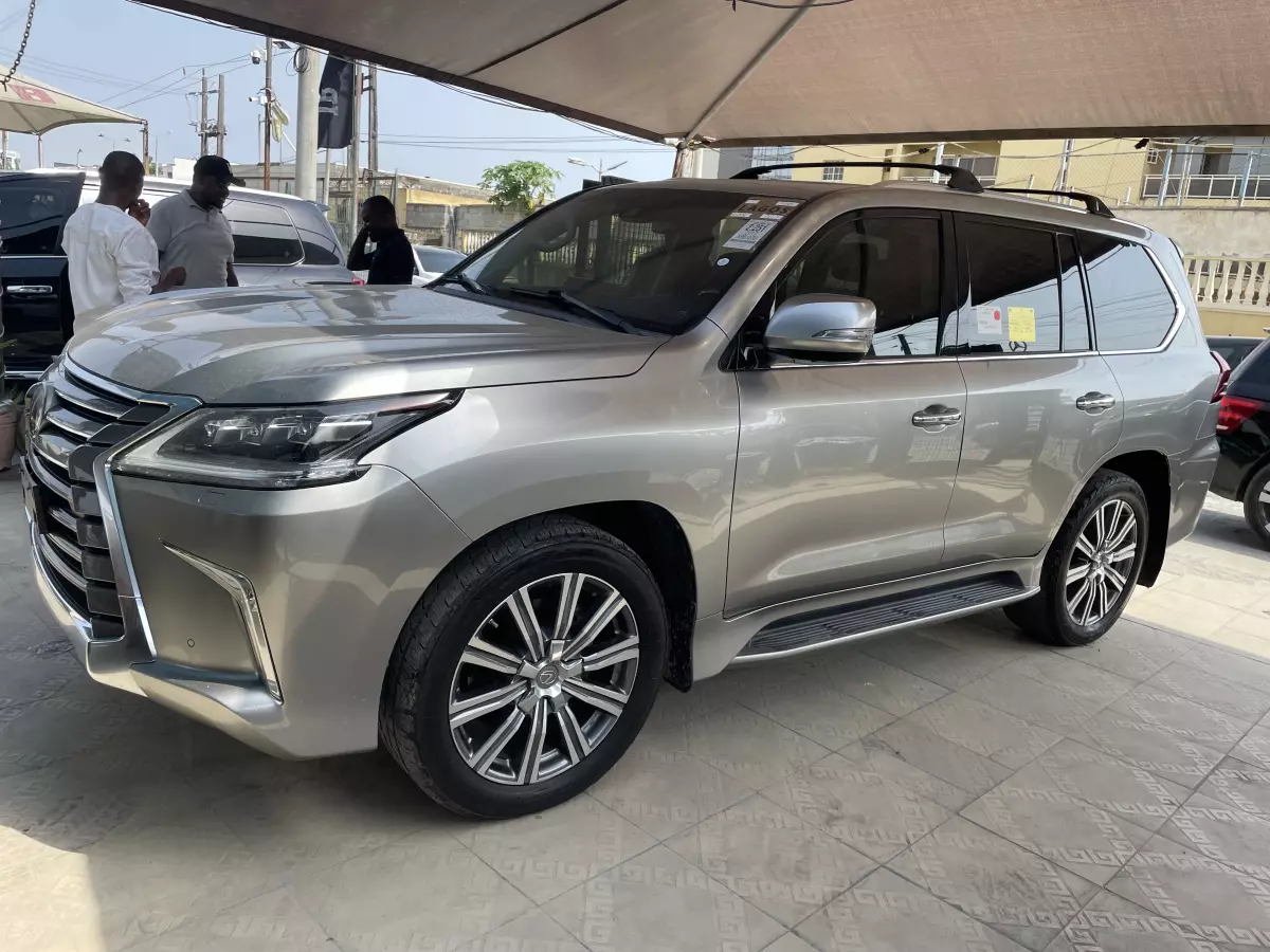 Lexus LX   - 2017