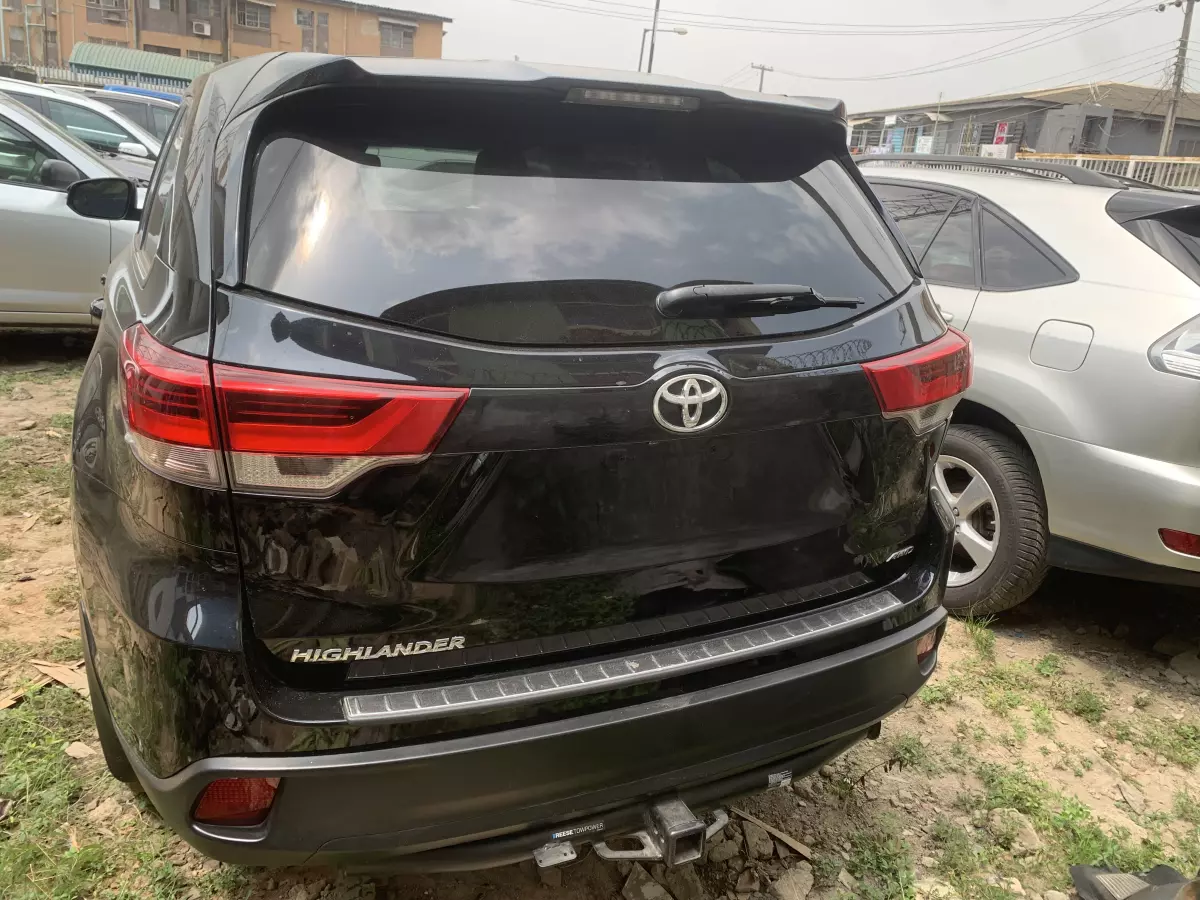 Toyota Highlander   - 2019