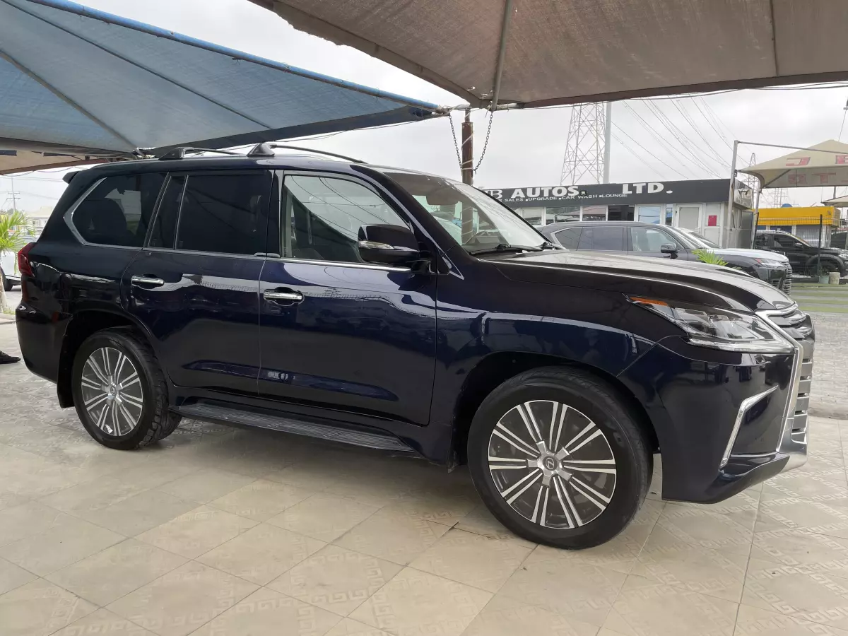 Lexus LX   - 2018