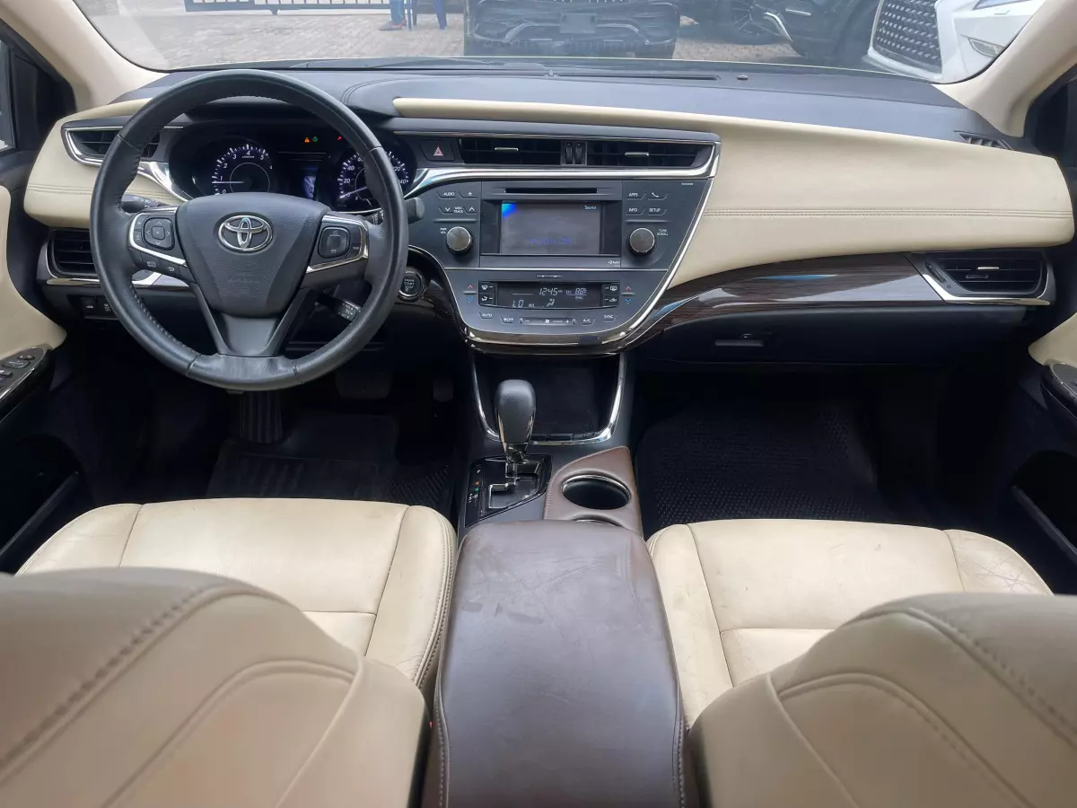 Toyota Avalon   - 2014