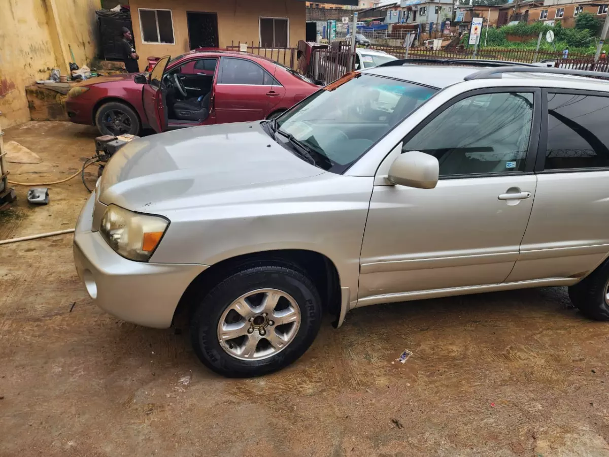 Toyota Grand Highlander   - 2005