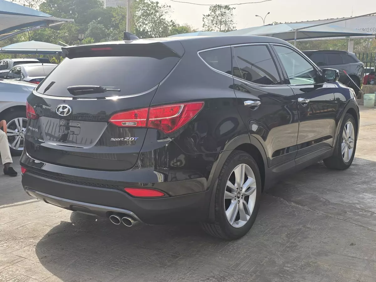 Hyundai Santa FE   - 2014