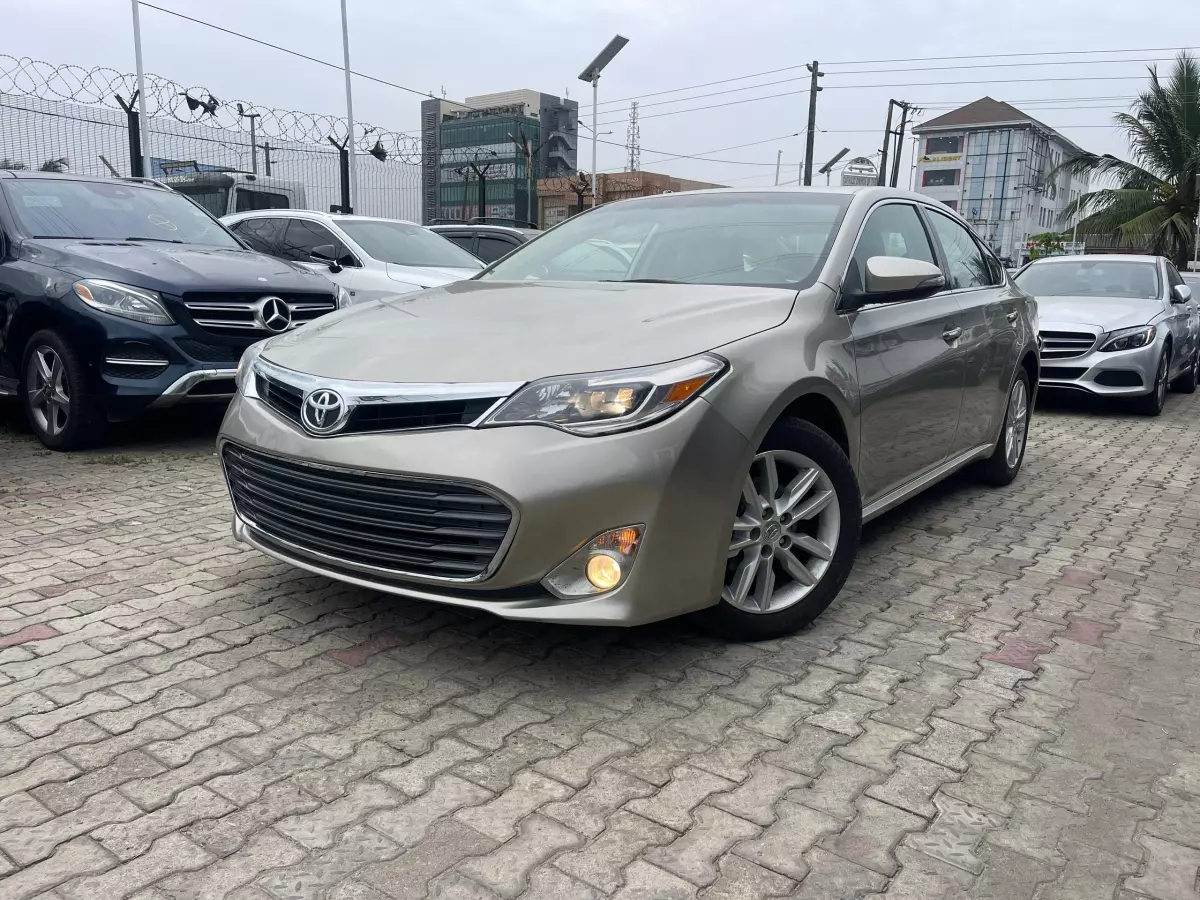 Toyota Avalon   - 2014