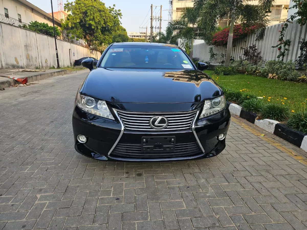 Lexus ES   - 2015