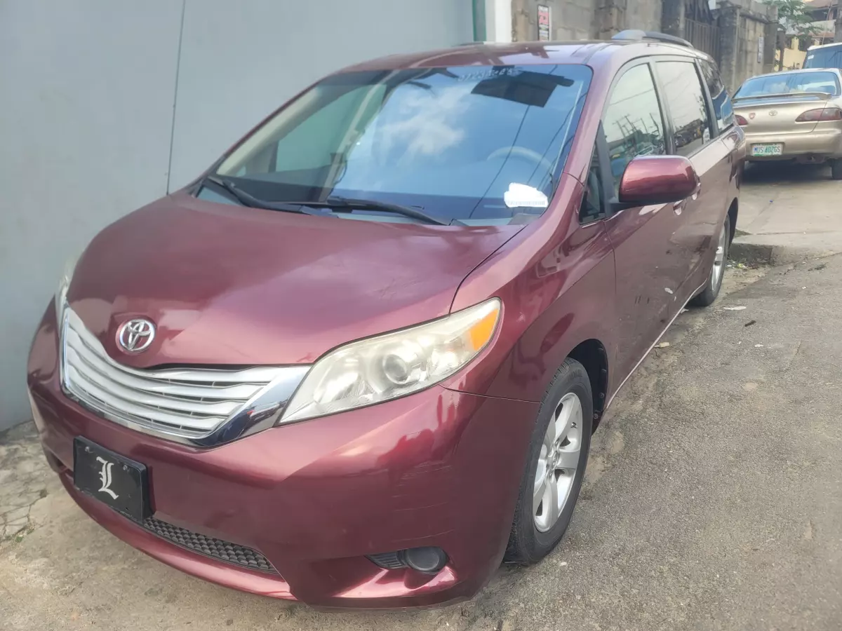 Toyota Sienna   - 2013