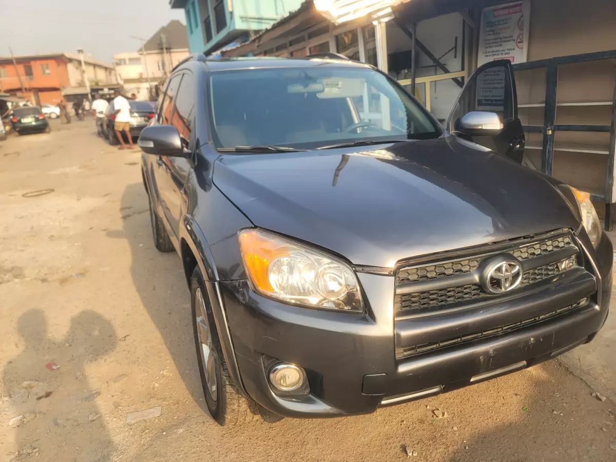 Toyota RAV4   - 2010