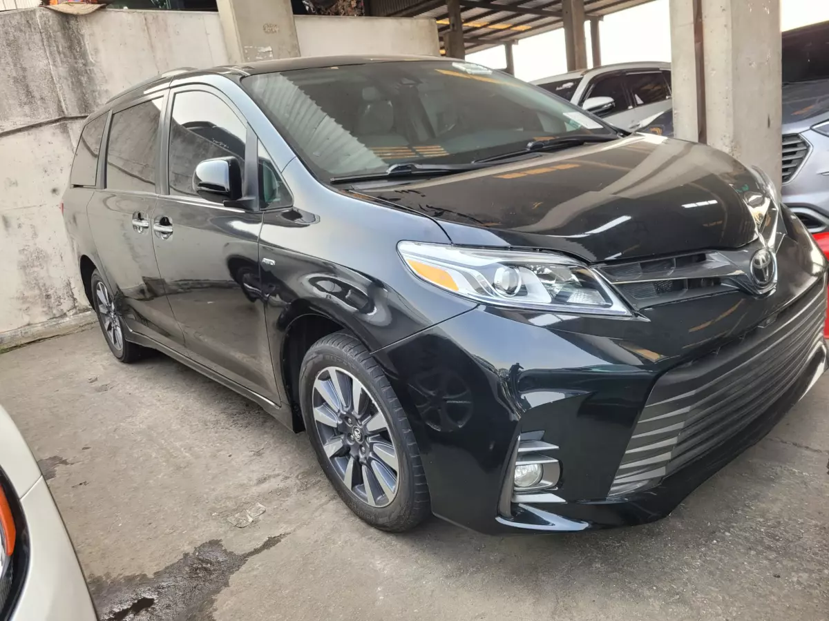 Toyota Sienna   - 2018