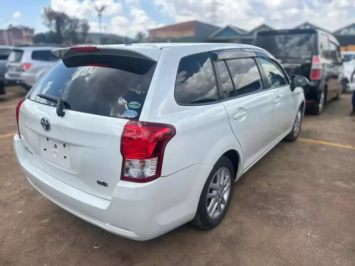 Toyota Fielder hybrid