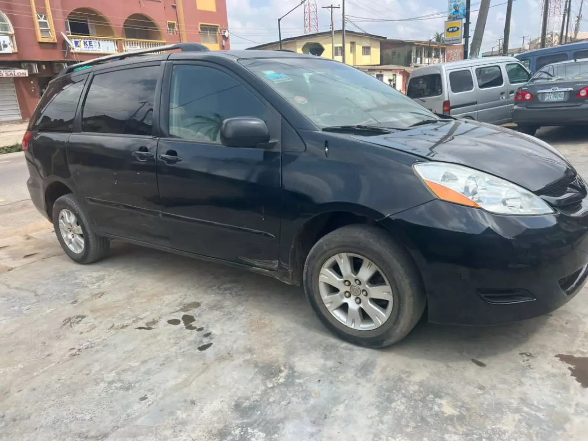 Toyota Sienna   - 2008