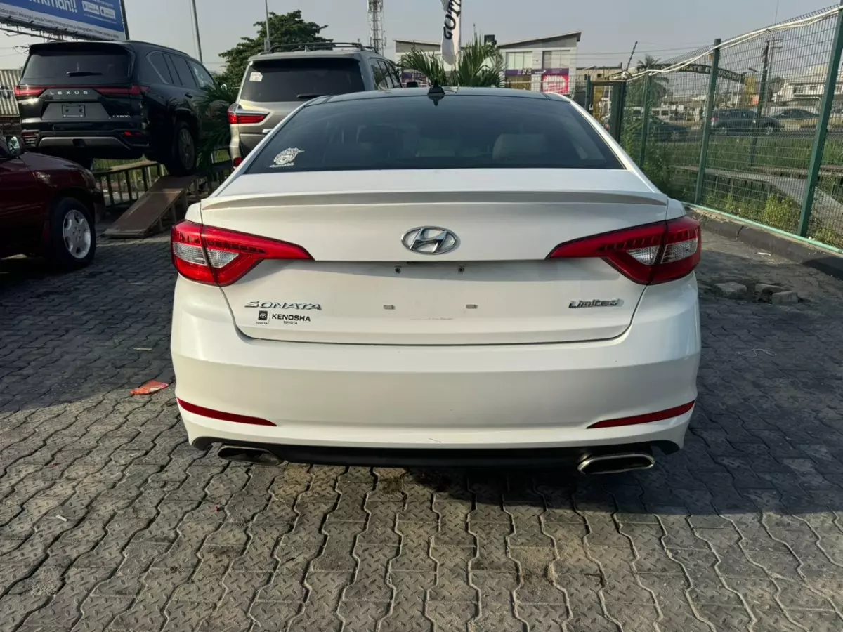 Hyundai Sonata   - 2015