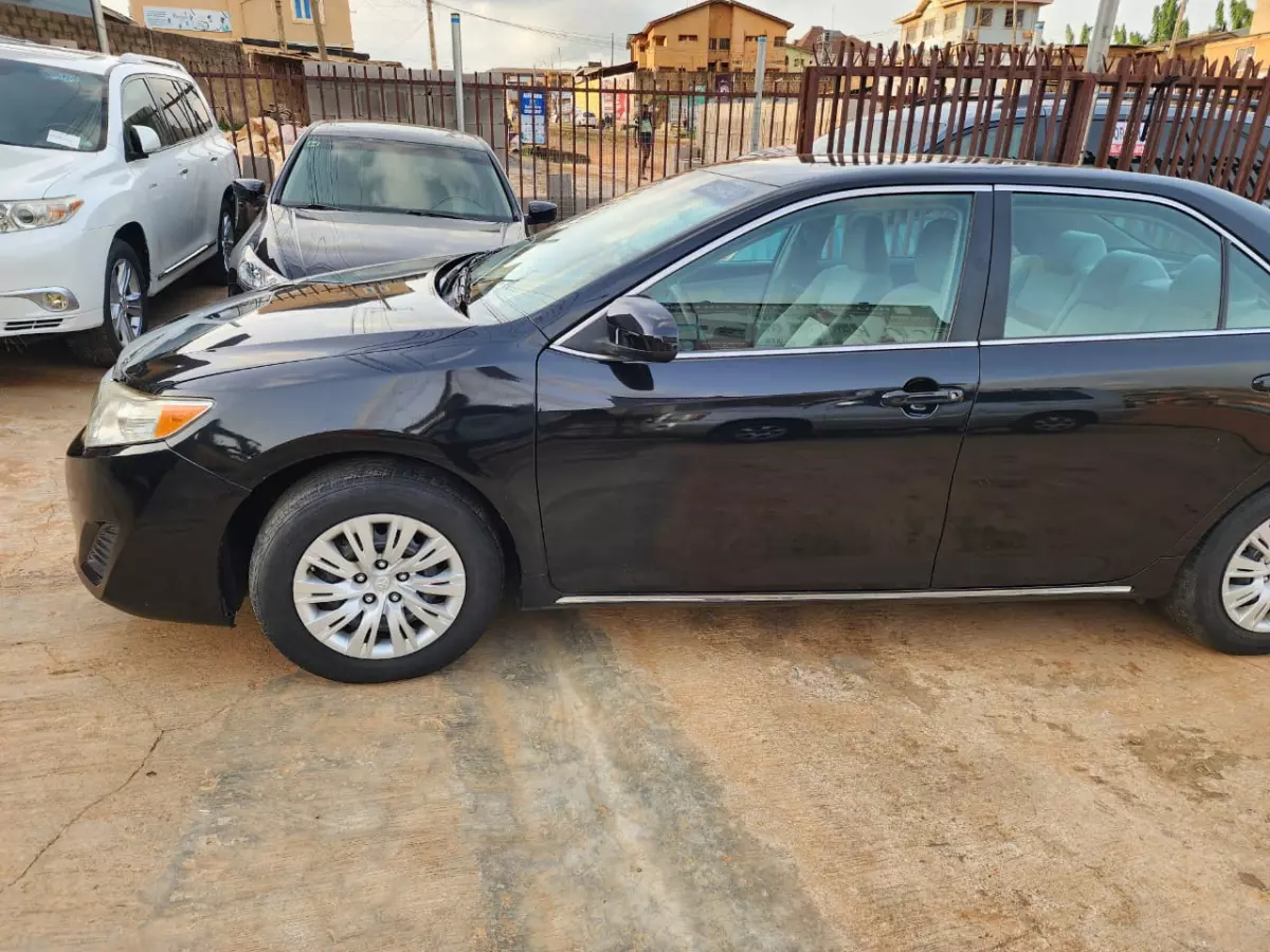 Toyota Camry   - 2012