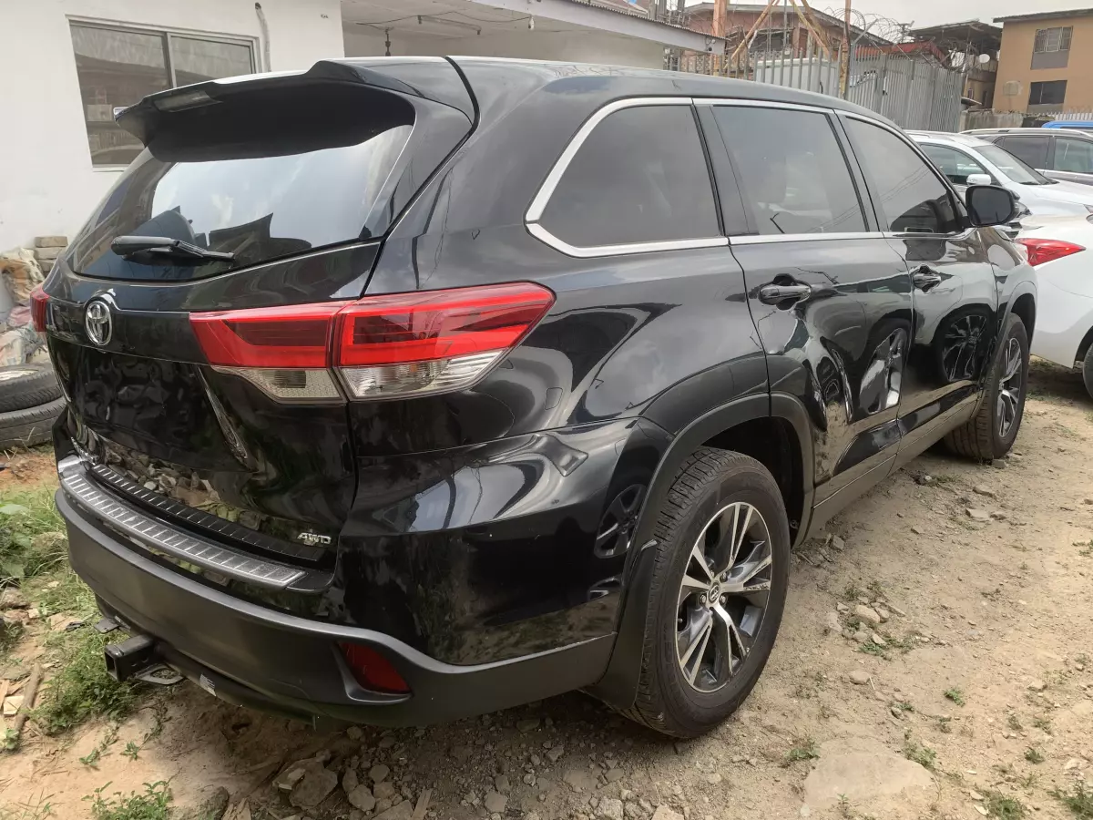 Toyota Highlander   - 2019