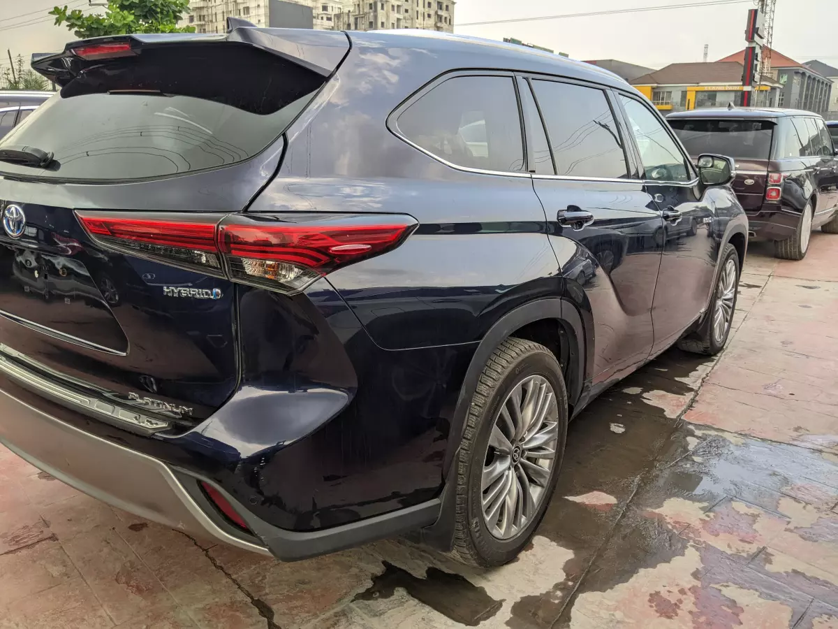 Toyota Highlander   - 2021