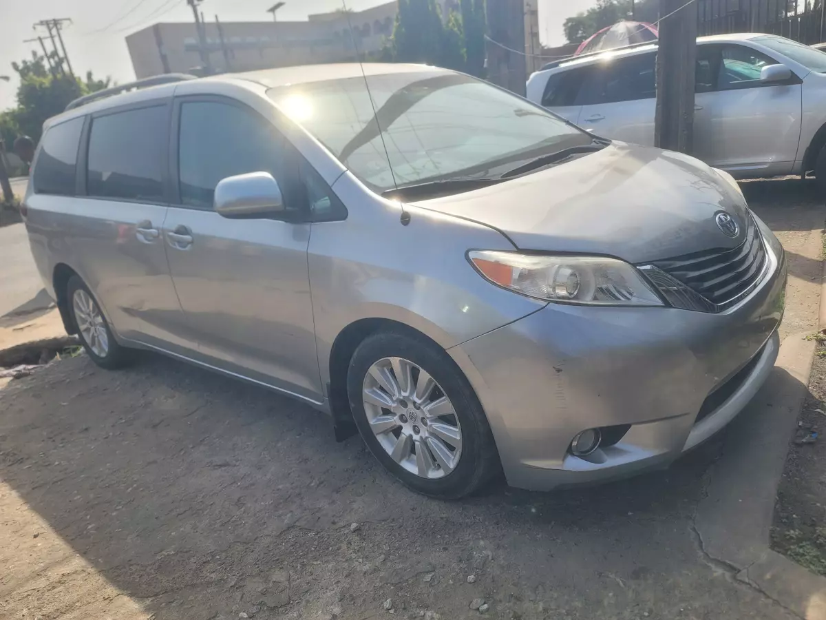 Toyota Sienna   - 2012