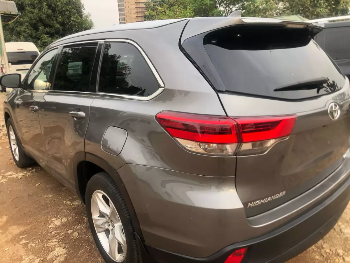 Toyota Highlander   - 2019