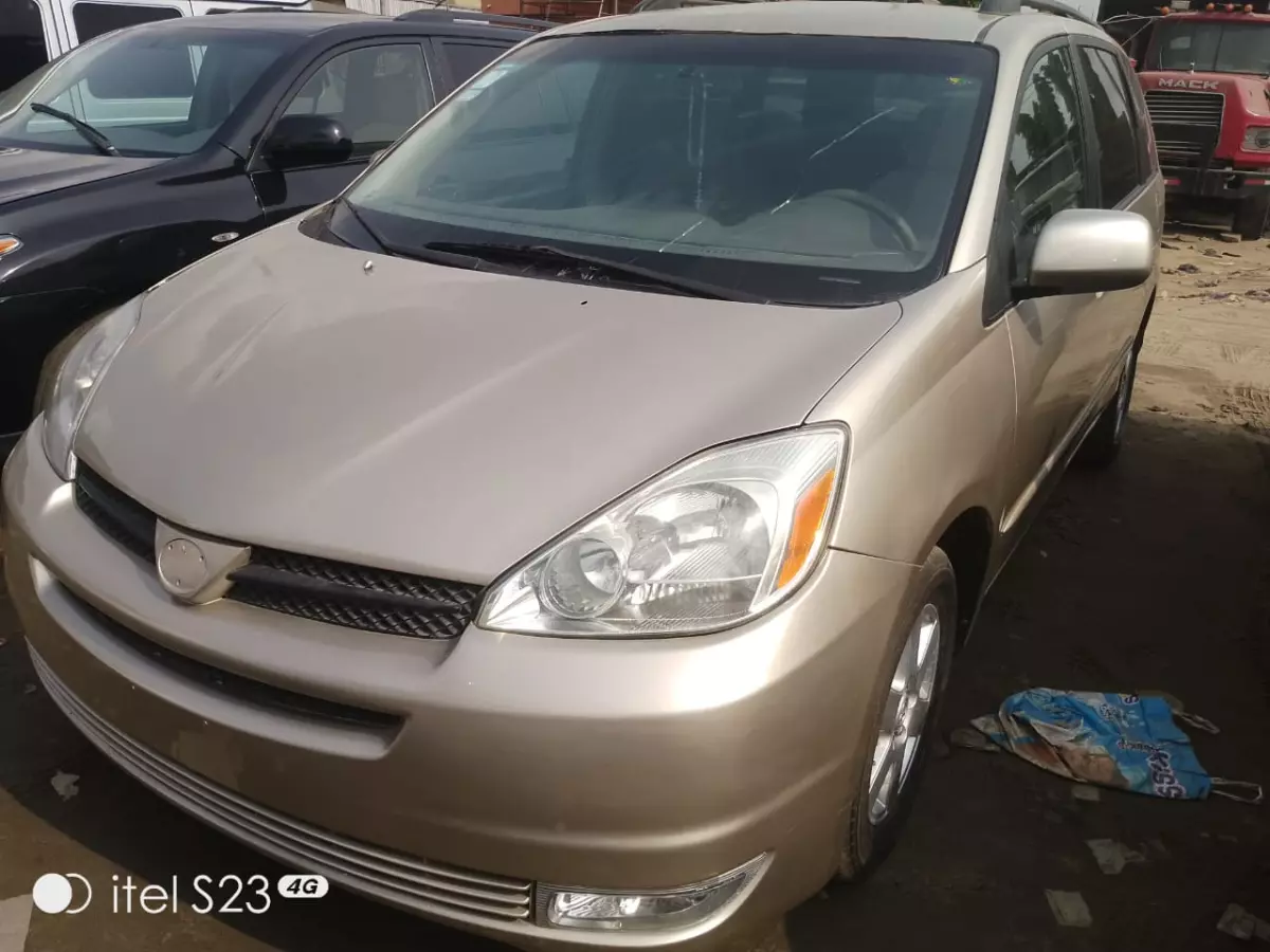 Toyota Sienna   - 2004