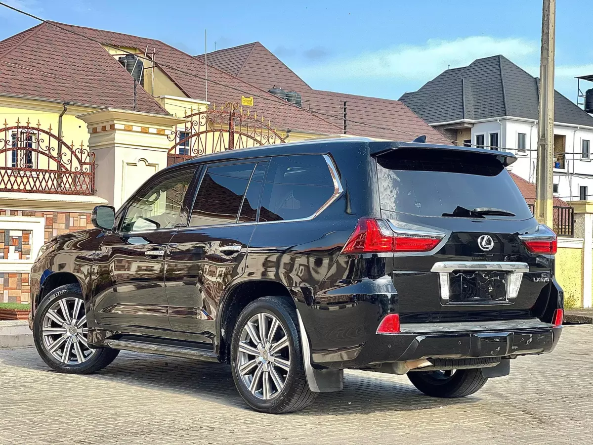 Lexus LX   - 2016