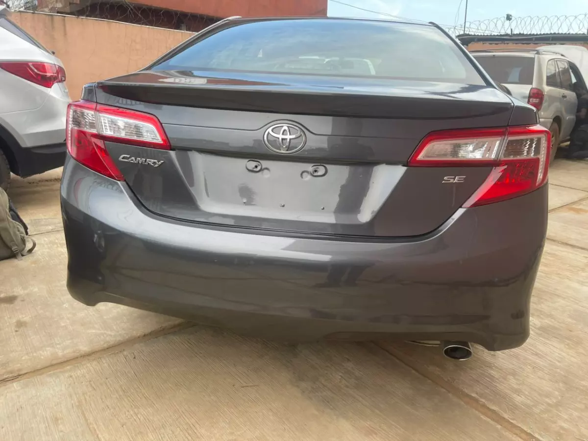 Toyota Camry   - 2014