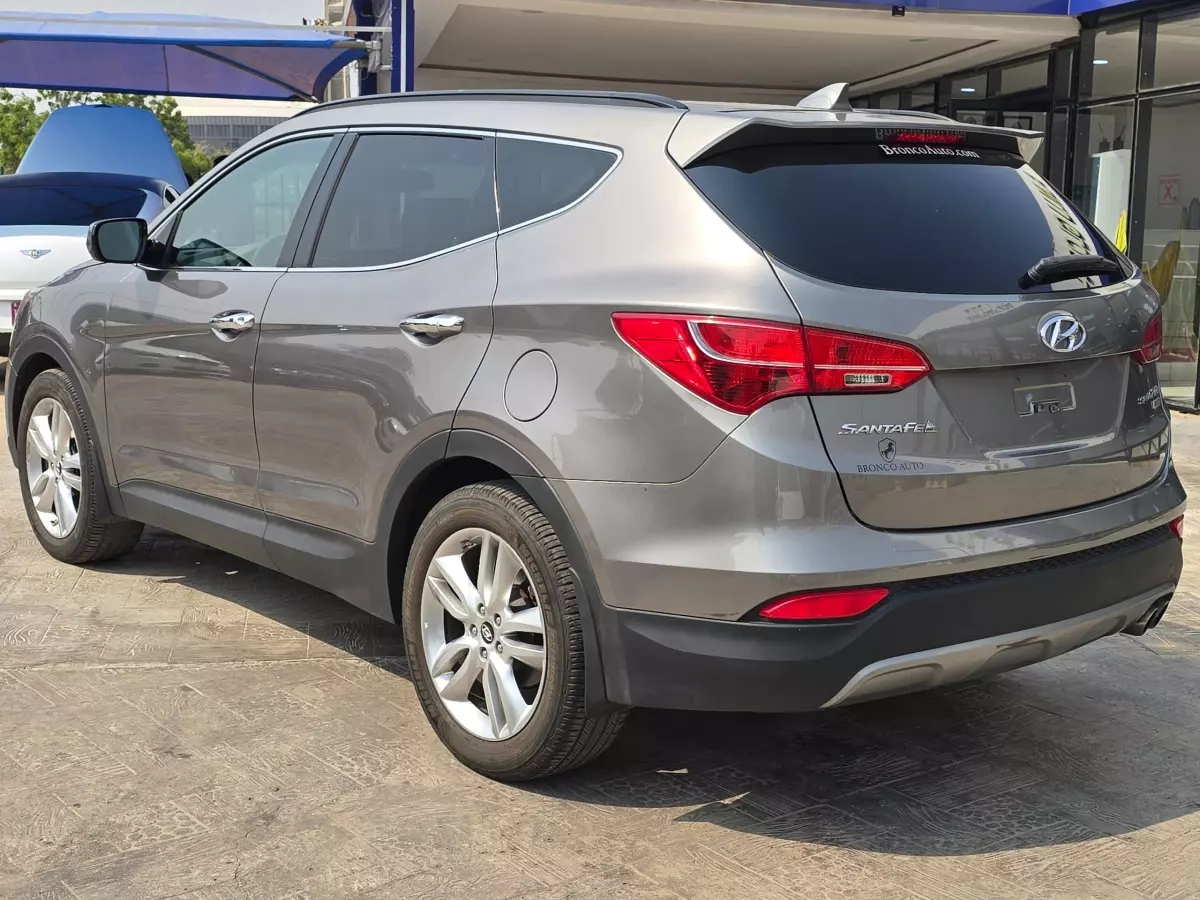 Hyundai Santa FE   - 2014