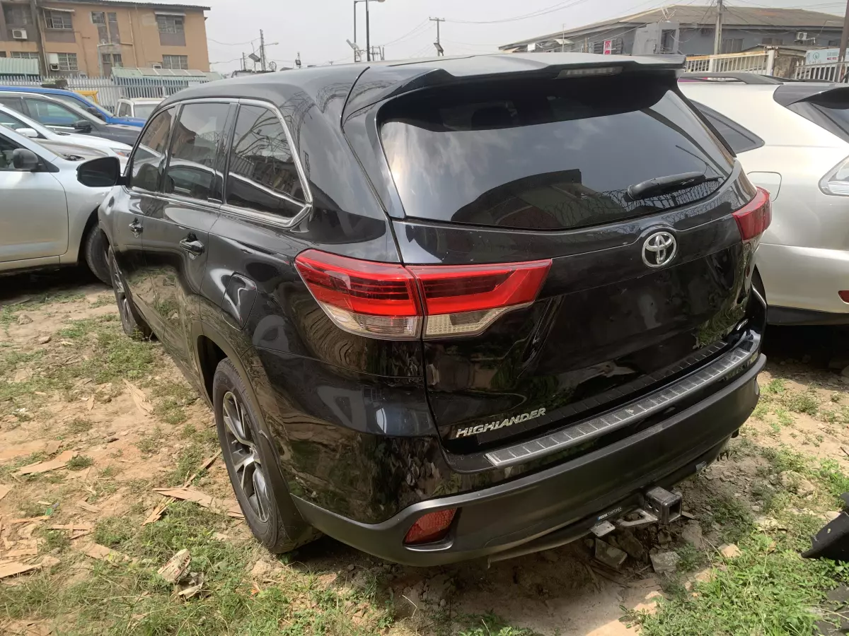 Toyota Highlander   - 2019