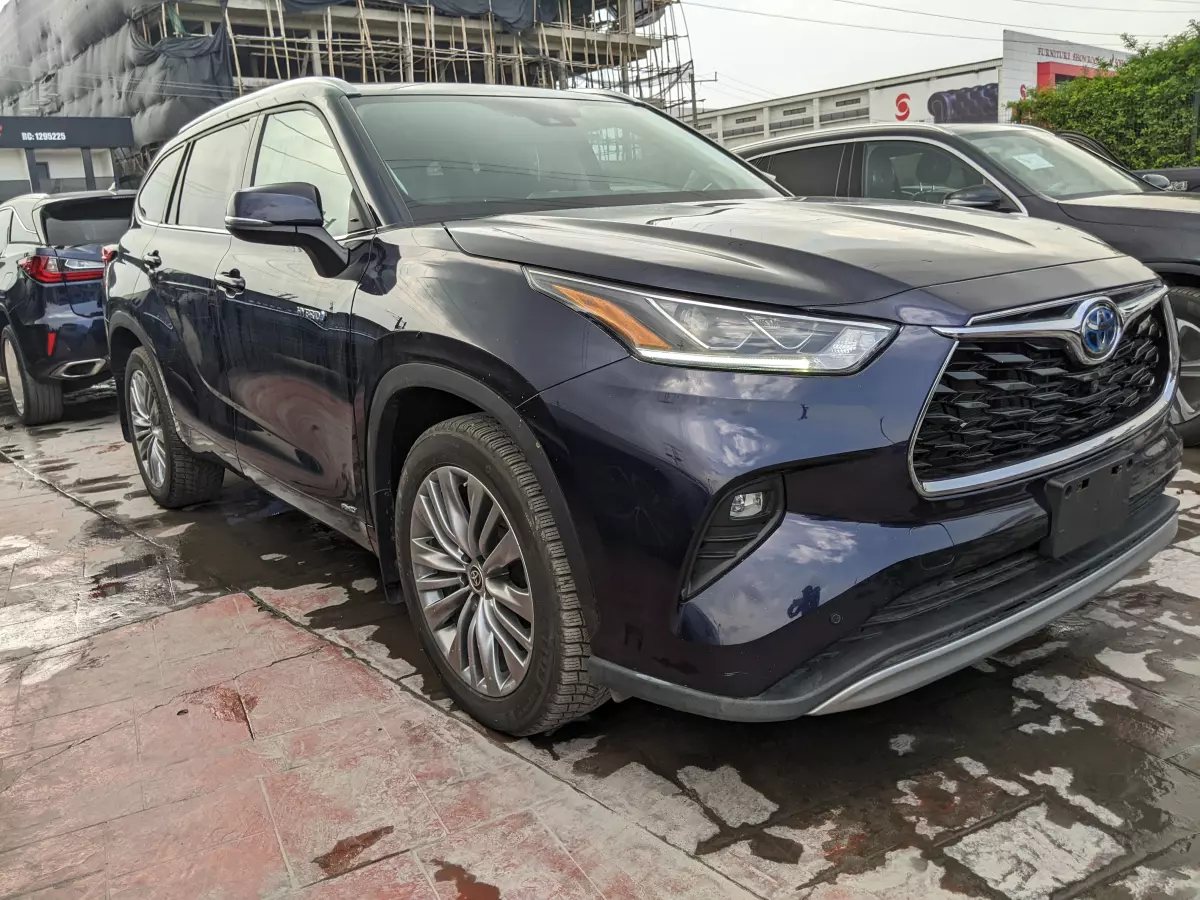 Toyota Highlander   - 2021