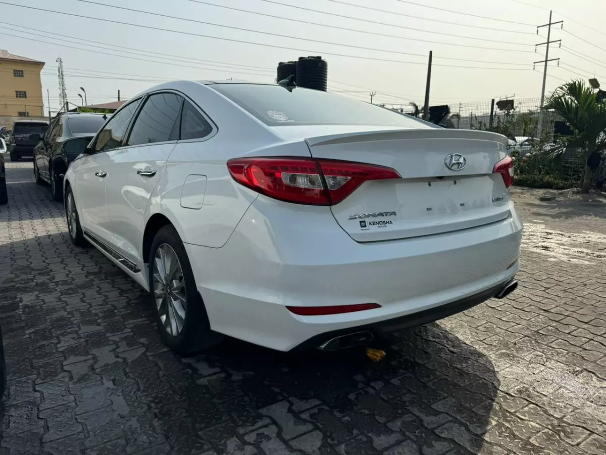 Hyundai Sonata   - 2015