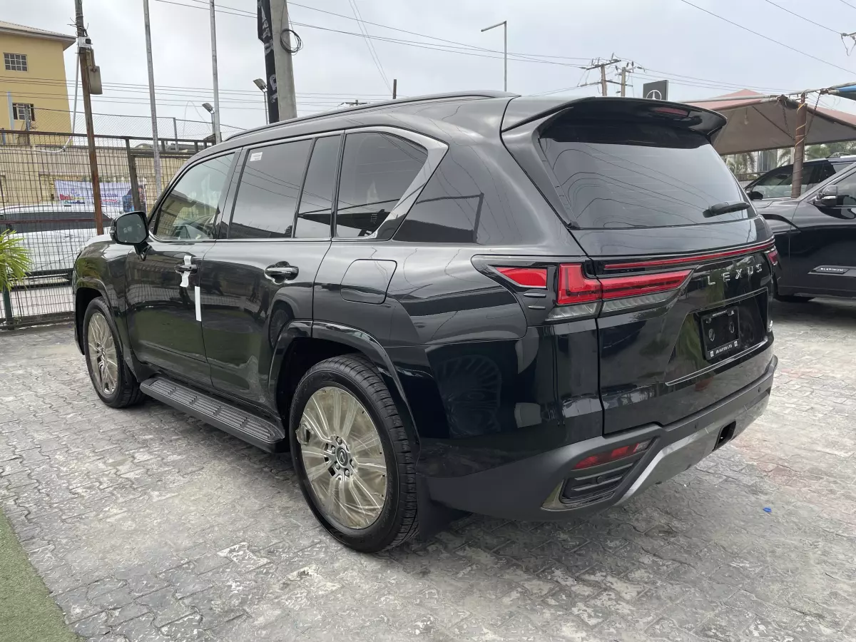 Lexus LX 600   - 2024