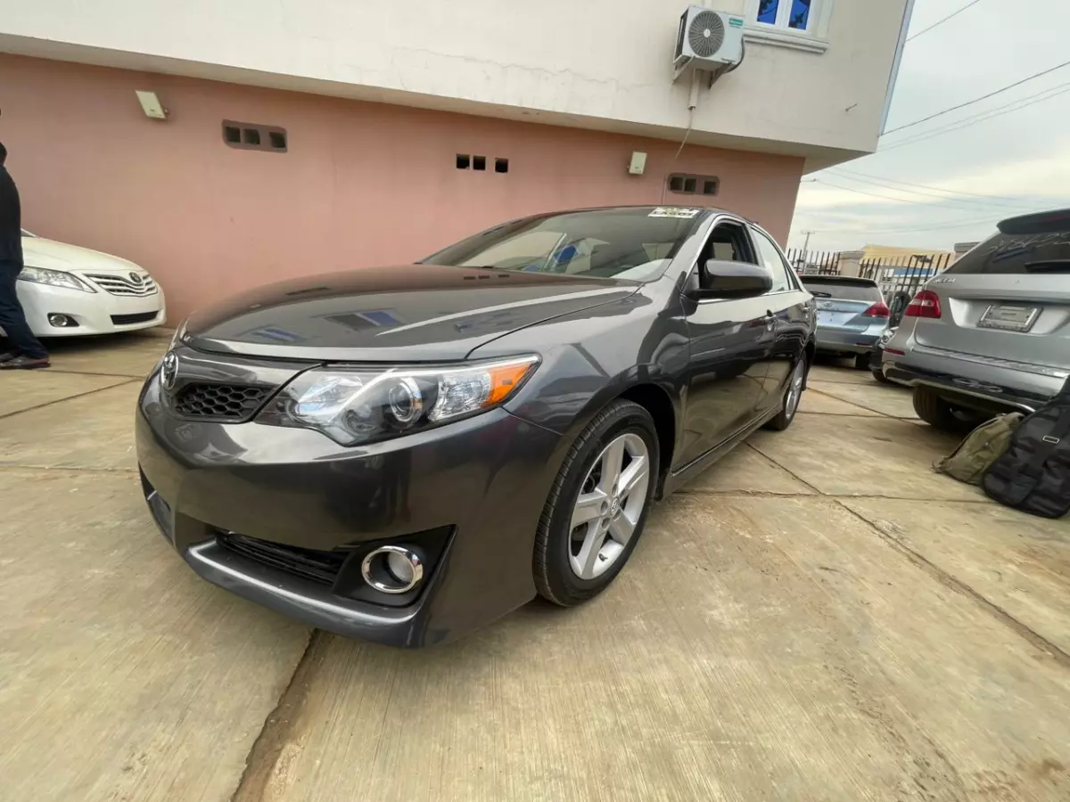 Toyota Camry   - 2014