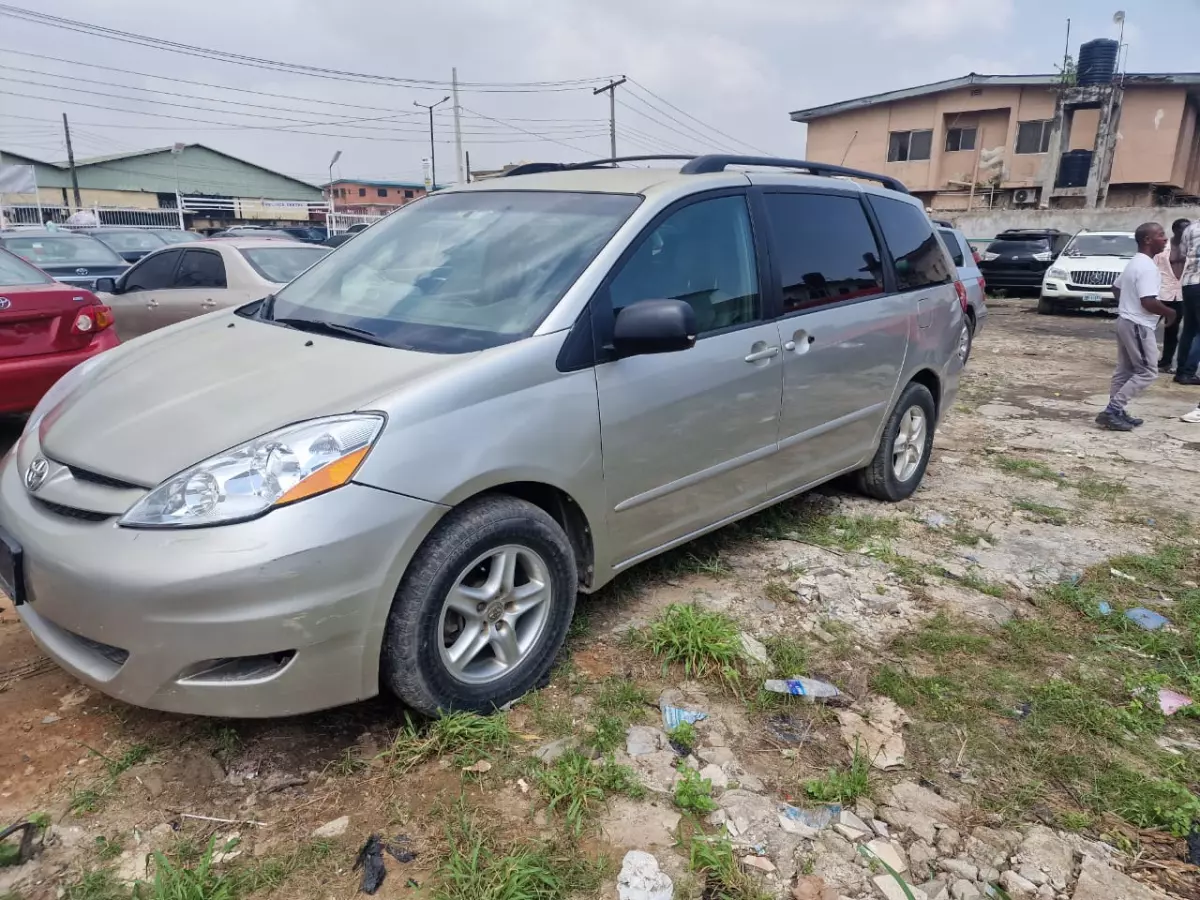 Toyota Sienna   - 2008