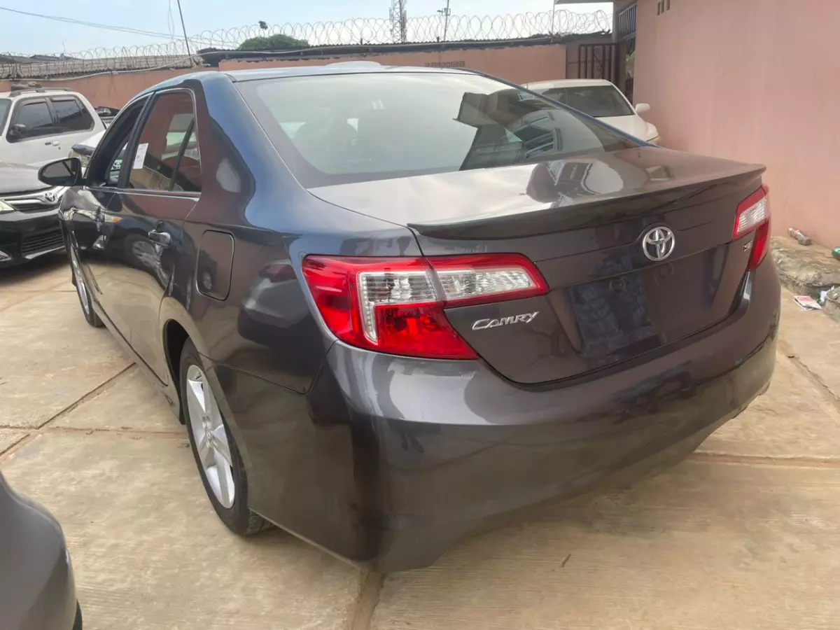 Toyota Camry   - 2014