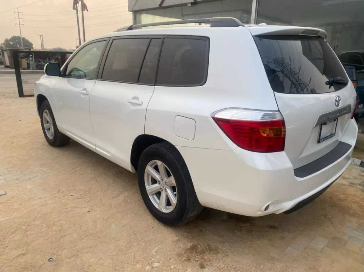 Toyota Highlander   - 2010