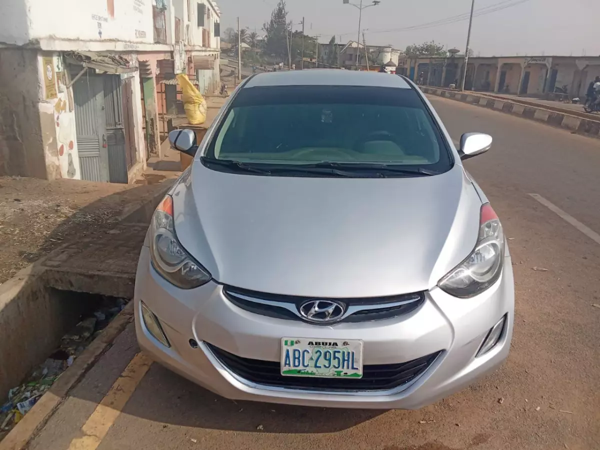 Hyundai Elantra - 2013