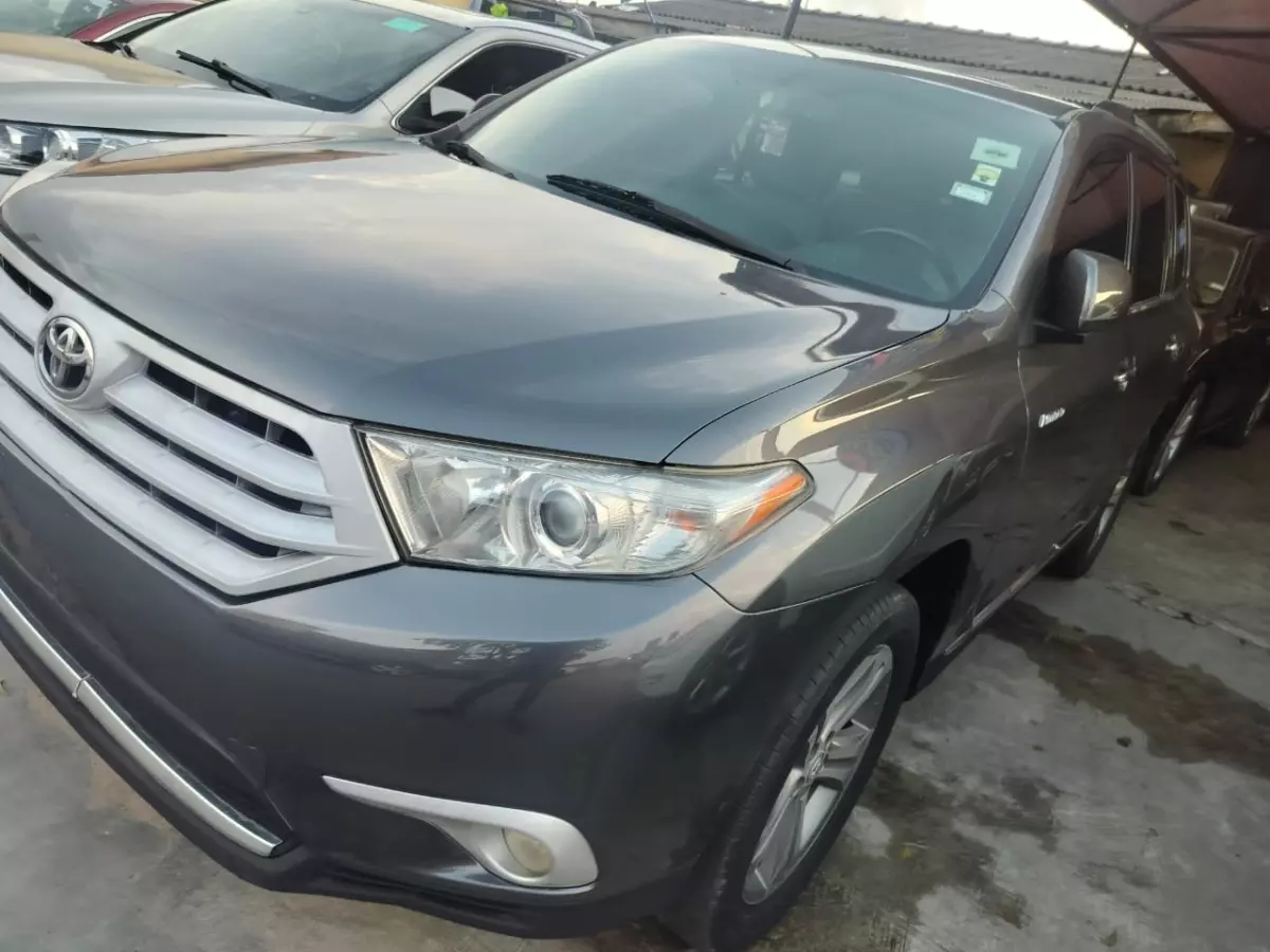 Toyota Highlander   - 2011