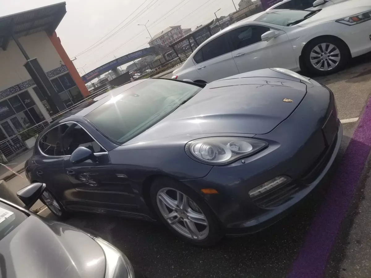 PORSCHE Panamera   - 2010