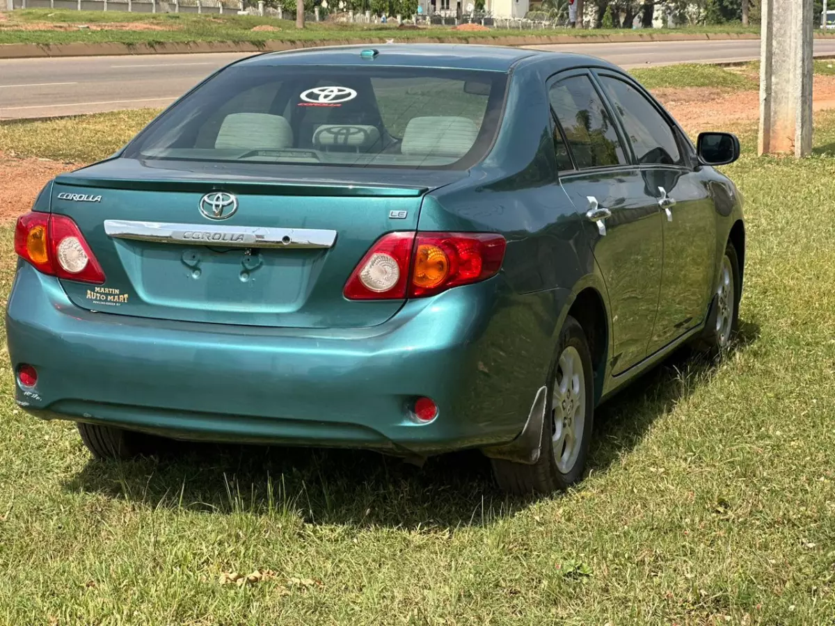 Toyota Corolla   - 2009