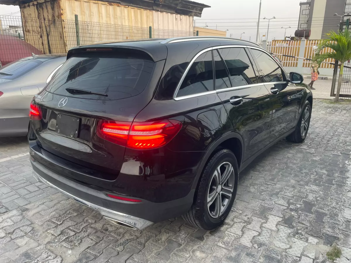 Mercedes-Benz GLC 300   - 2016