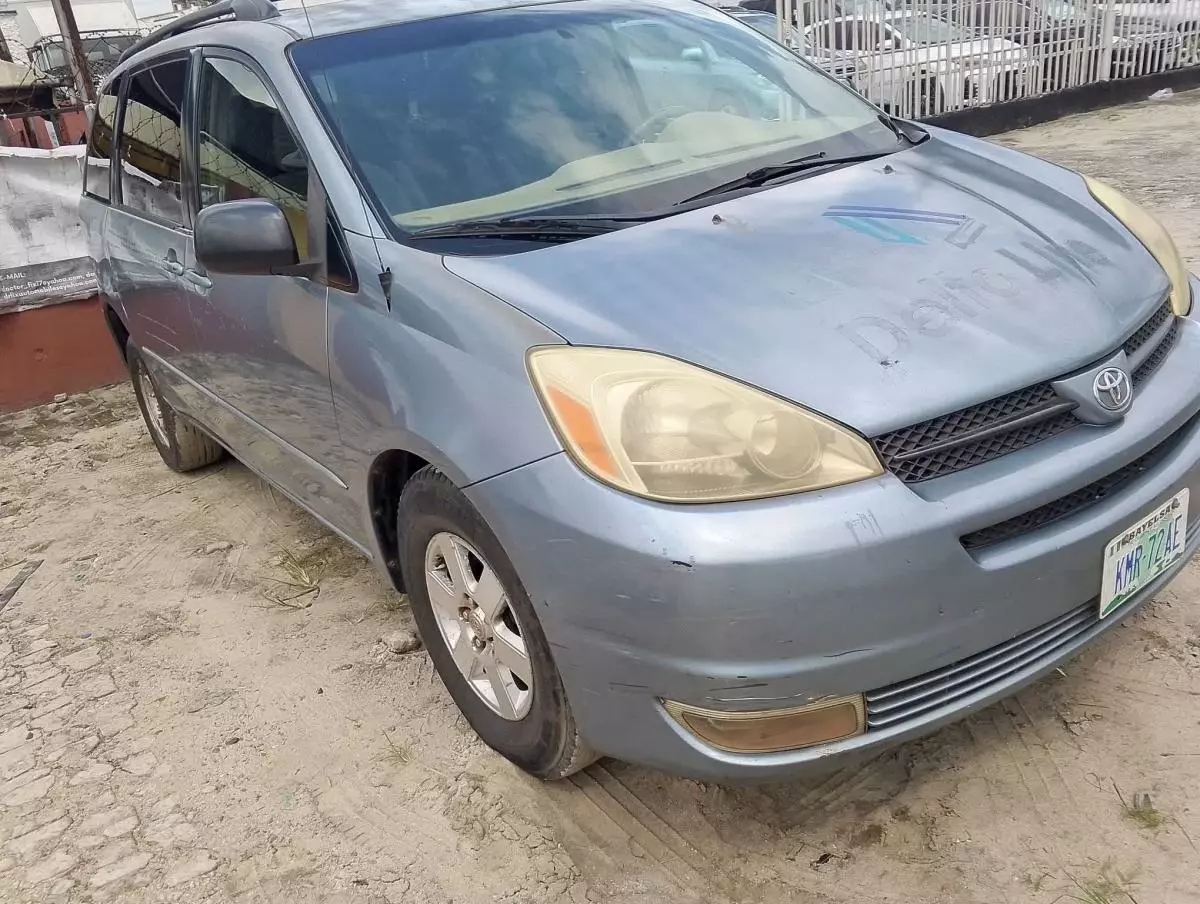 Toyota Sienna   - 2005