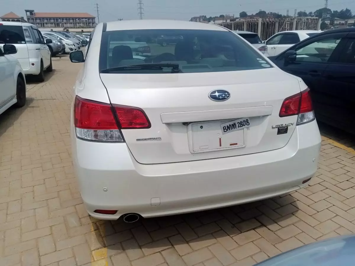 Subaru Legacy   - 2012