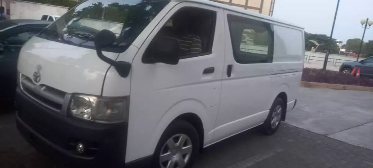 Toyota Hiace   - 2010