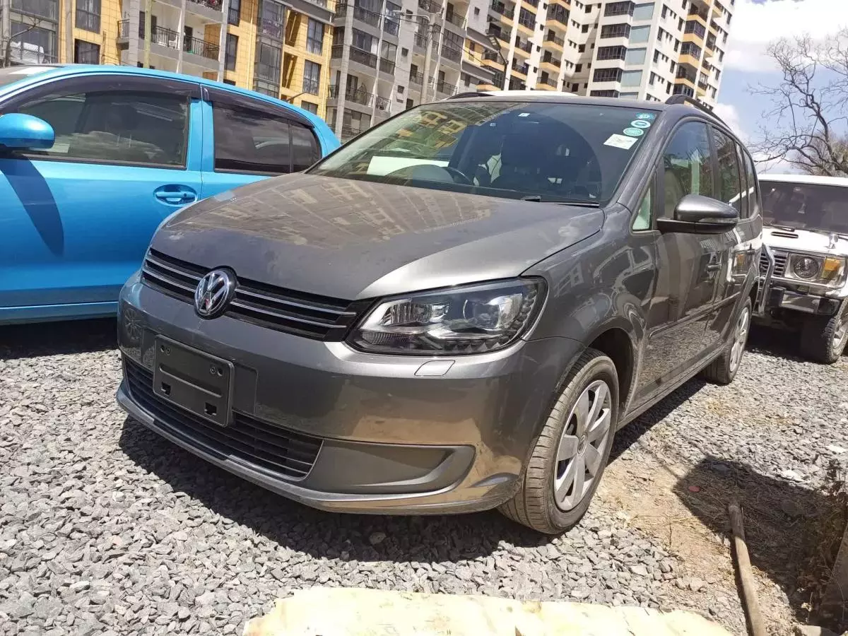 Volkswagen Touran - 2015