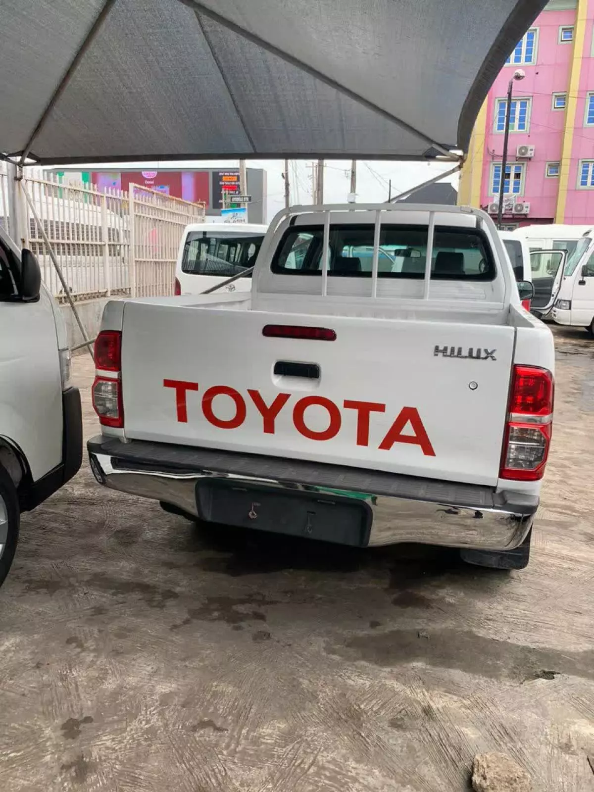 Toyota Hilux   - 2013