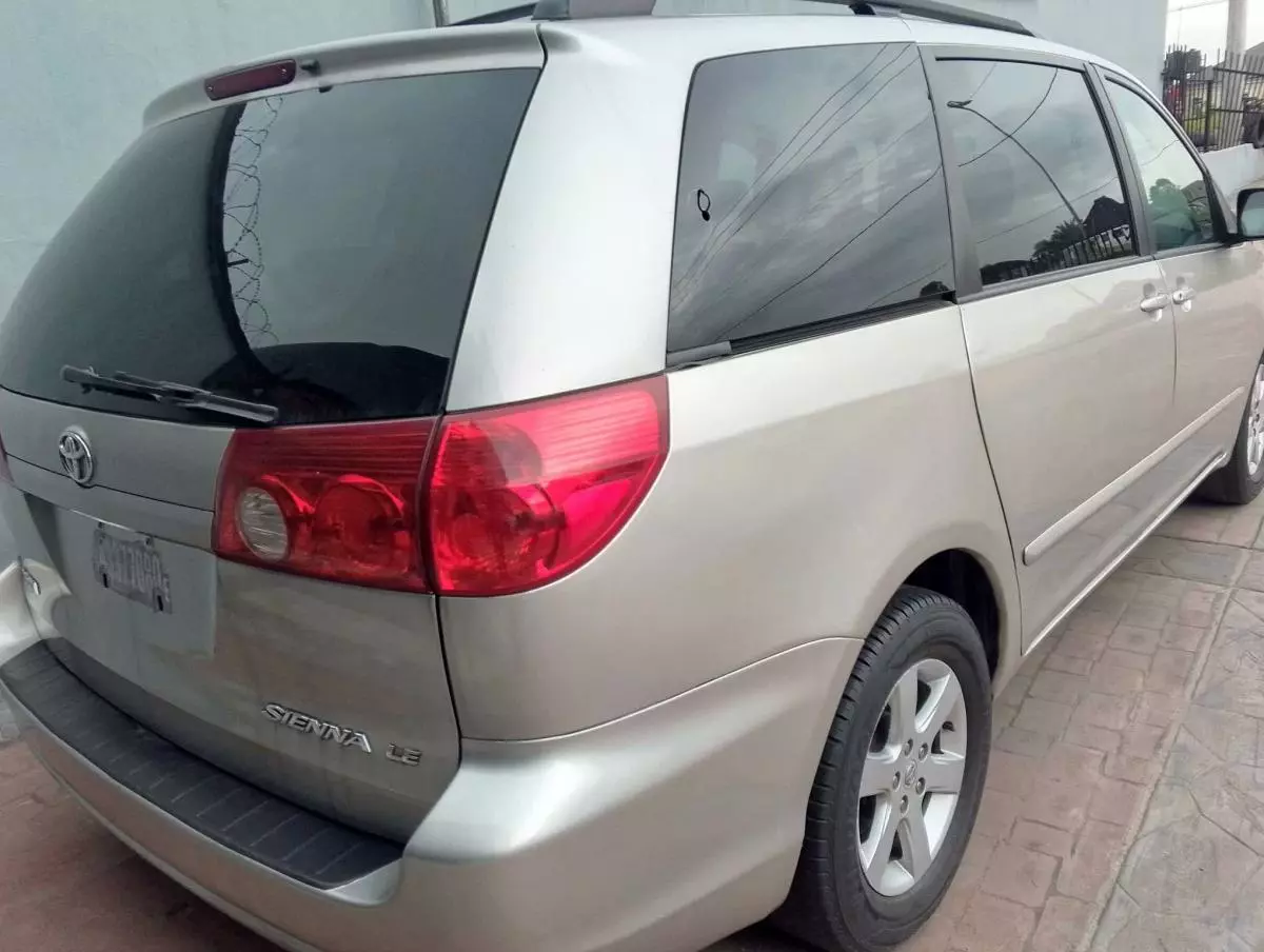 Toyota Sienna   - 2008