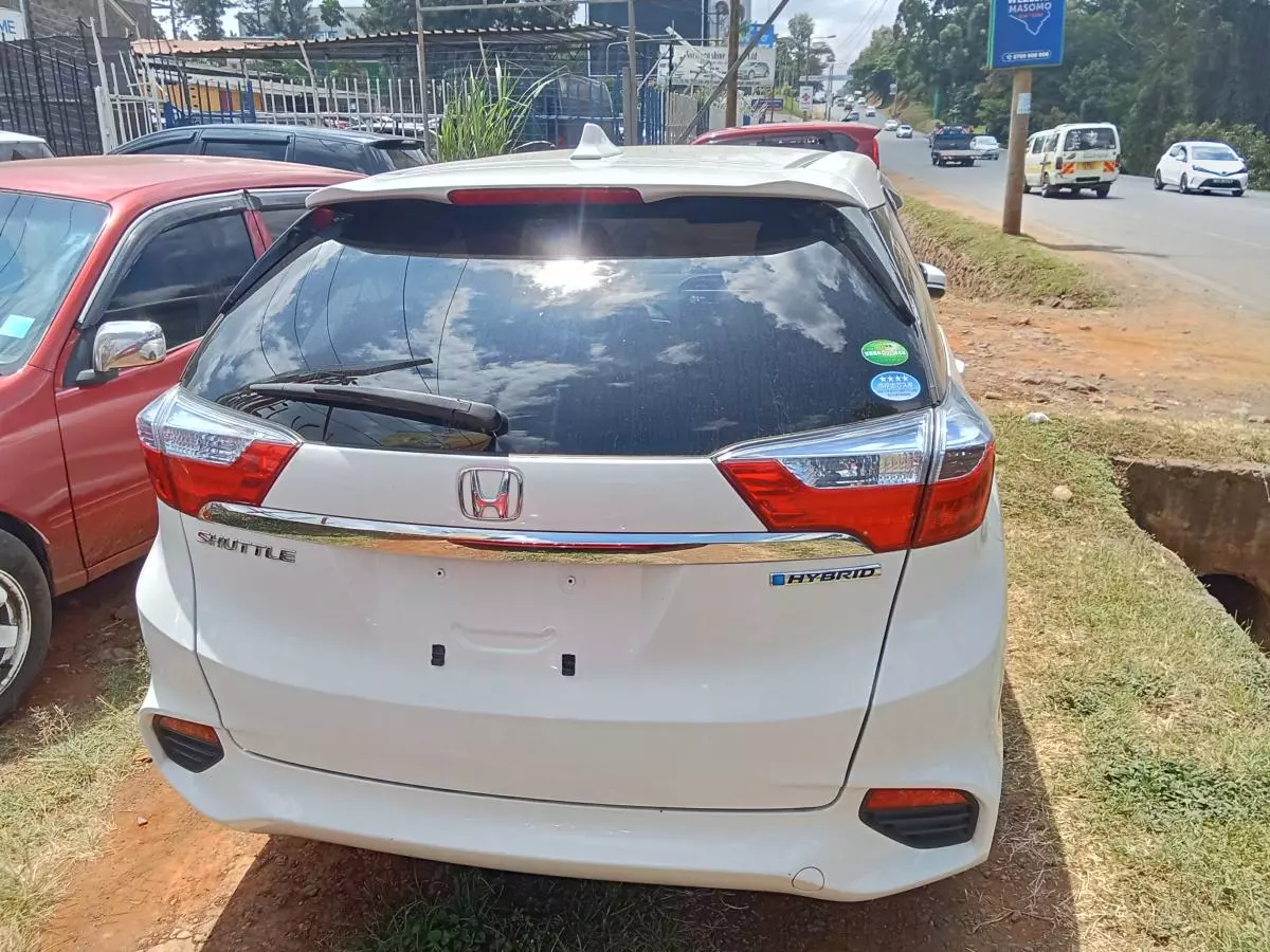 Honda Fit shuttle hybrid   - 2017